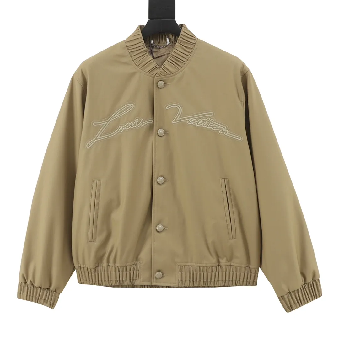 🅿️570 Louis Vuitton/Louis Vuitton Fei Dong embroidered silhouette baseball flight jacket. Purchased the original version. Developed from the source of our own factory. We insist on not making goods without the original version. The classic ma1 flight jacket style is easy to control regardless of body shape. The fabric is made of custom-dyed cotton yb twill fabric, non-market ready fabric. The front panel is printed with eight-claw machine screen embroidery. The positioning logo letters are cut into pieces, and the shoulder seams and back collar hem are cut in parallel. All hand-cut in one piece, matching glossy hand-stitched buttons with letter logo. The buttons are custom-made in the same color as the clothes and have hardware stud buttons.  size：XS-L